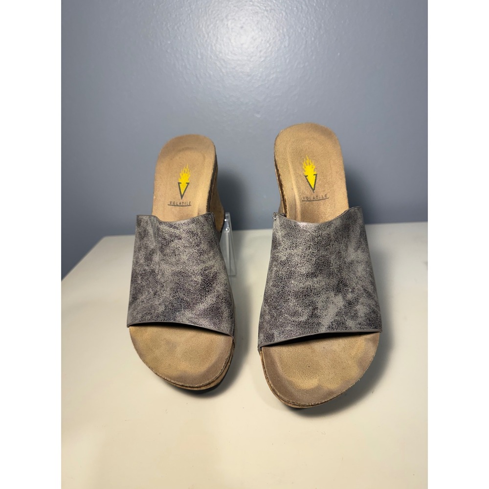 Volatile Womens Metallic Pewter Distressed Cork Wedge Platform Sandals Size 7